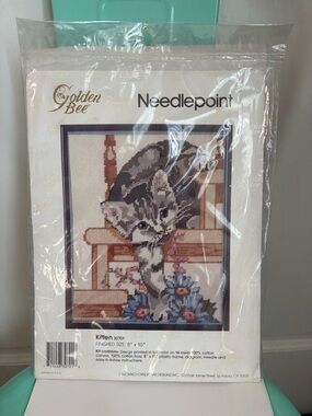 Vintage New Golden Bee Kitten Cross Stitch Kit 30701